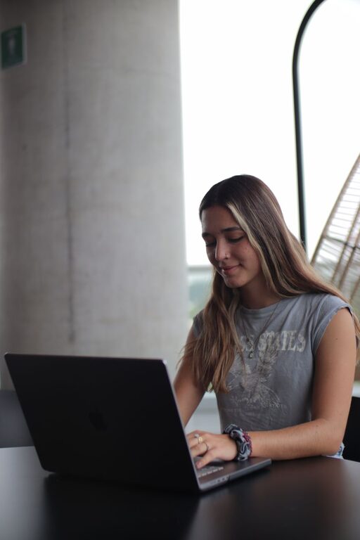 Cómo proteger tus dispositivos tecnológicos frente a amenazas comunes fácilmente