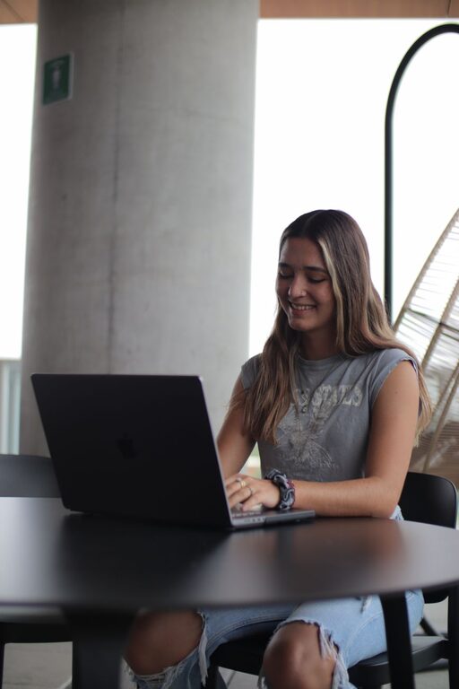 Cómo aprovechar cursos online gratuitos para aprender nuevas habilidades a cualquier edad